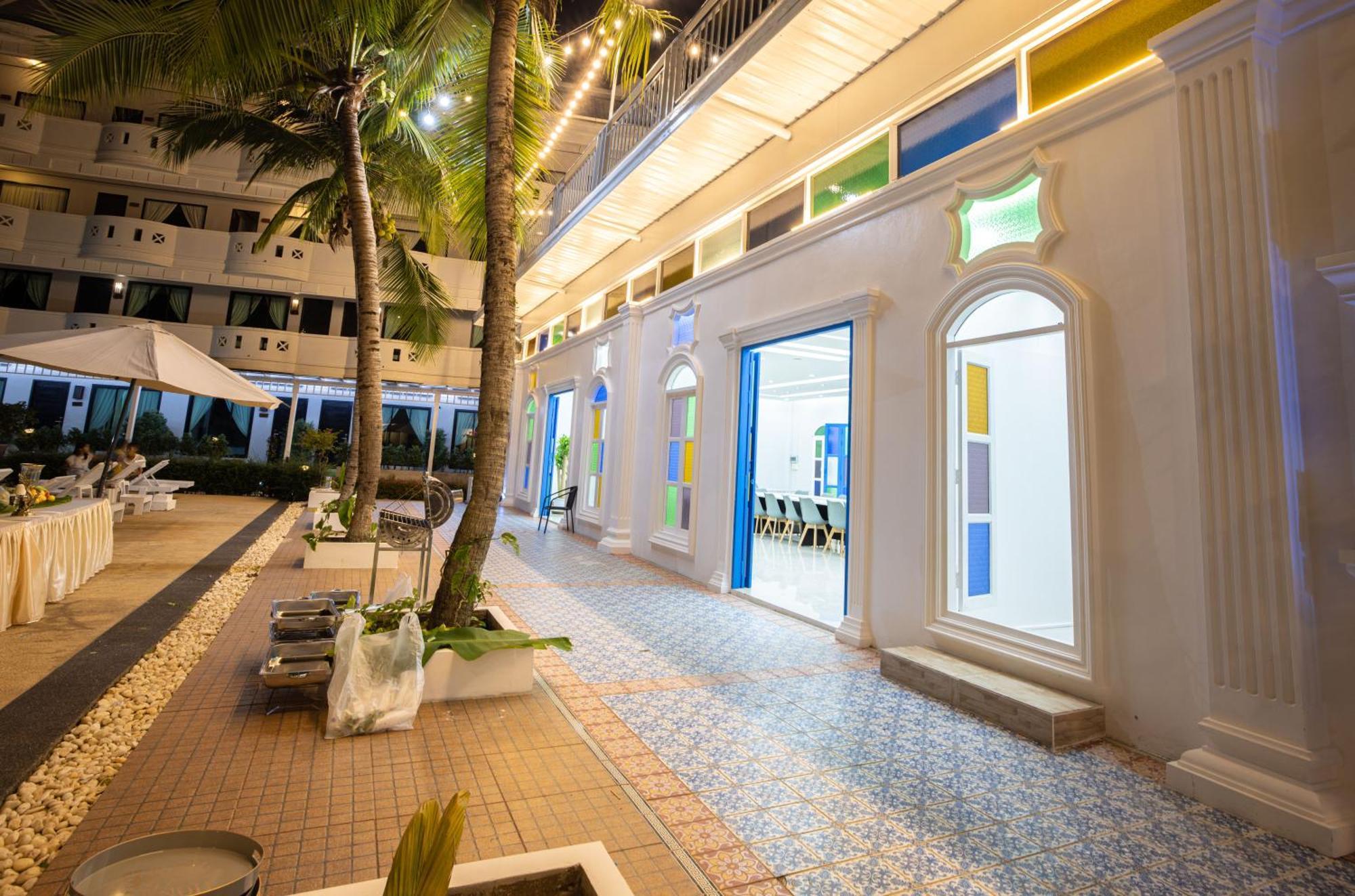 Blue Carina Hotel Phuket Екстериор снимка