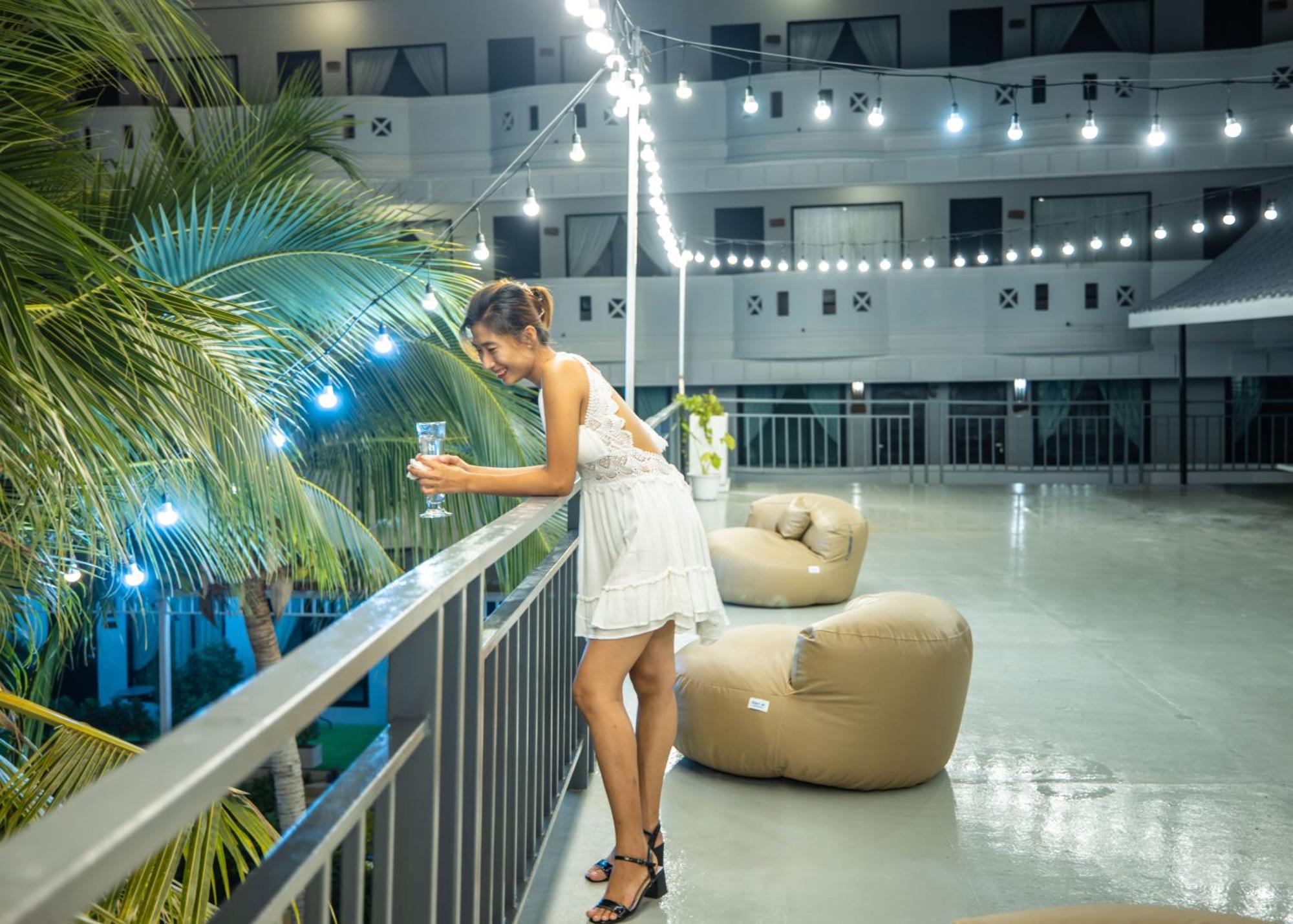 Blue Carina Hotel Phuket Екстериор снимка