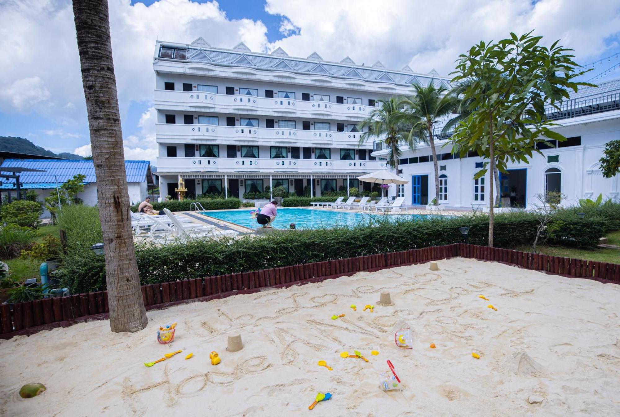 Blue Carina Hotel Phuket Екстериор снимка