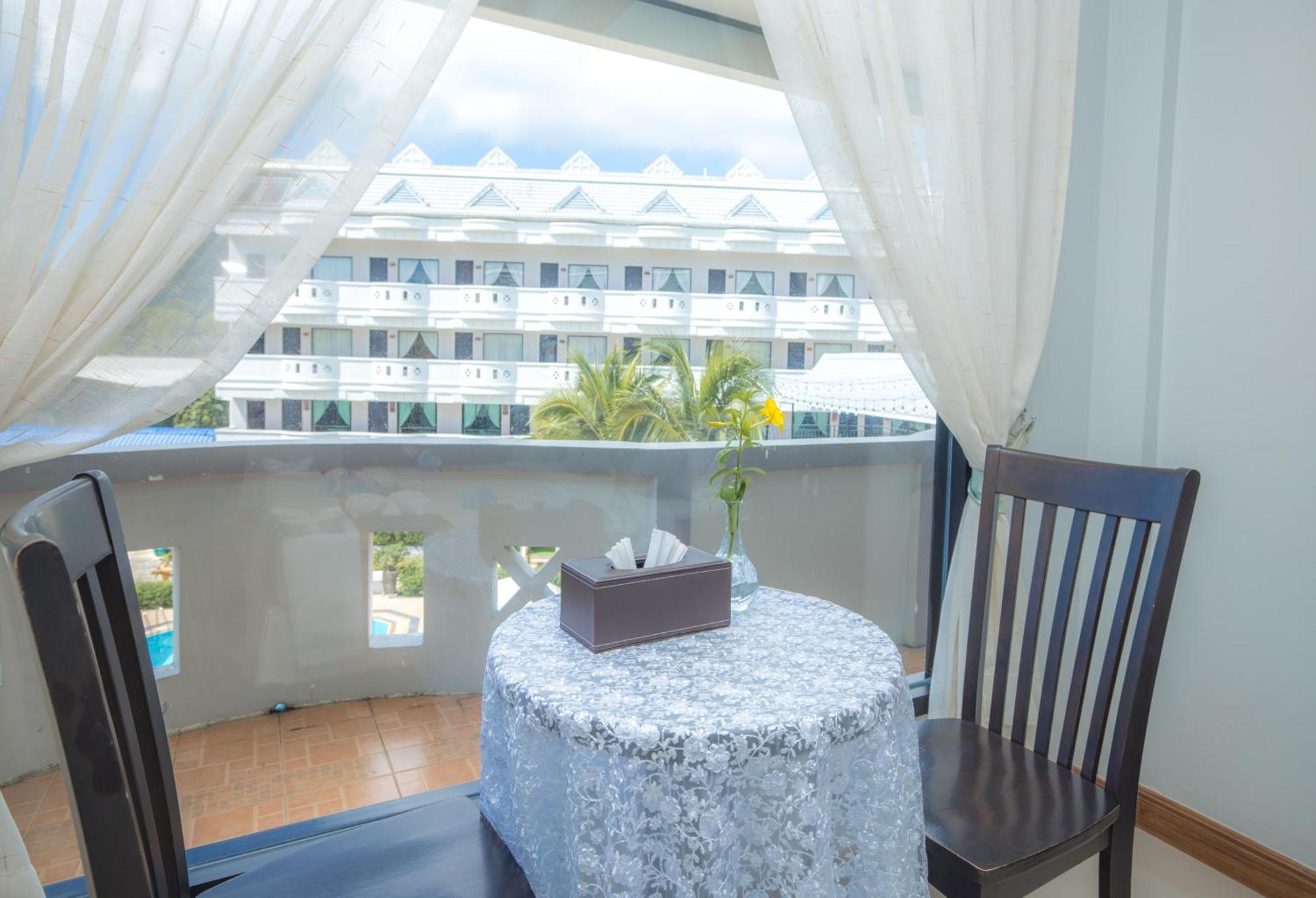 Blue Carina Hotel Phuket Екстериор снимка