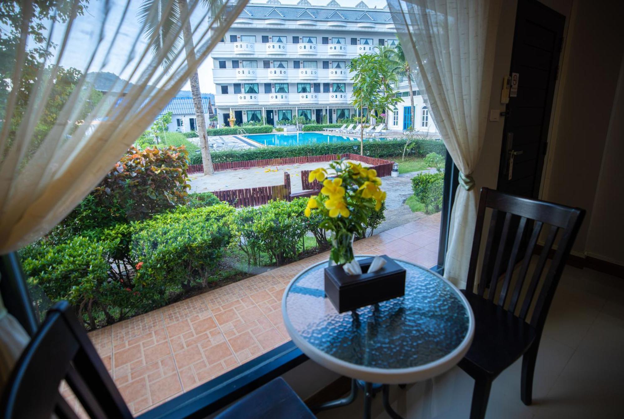 Blue Carina Hotel Phuket Екстериор снимка
