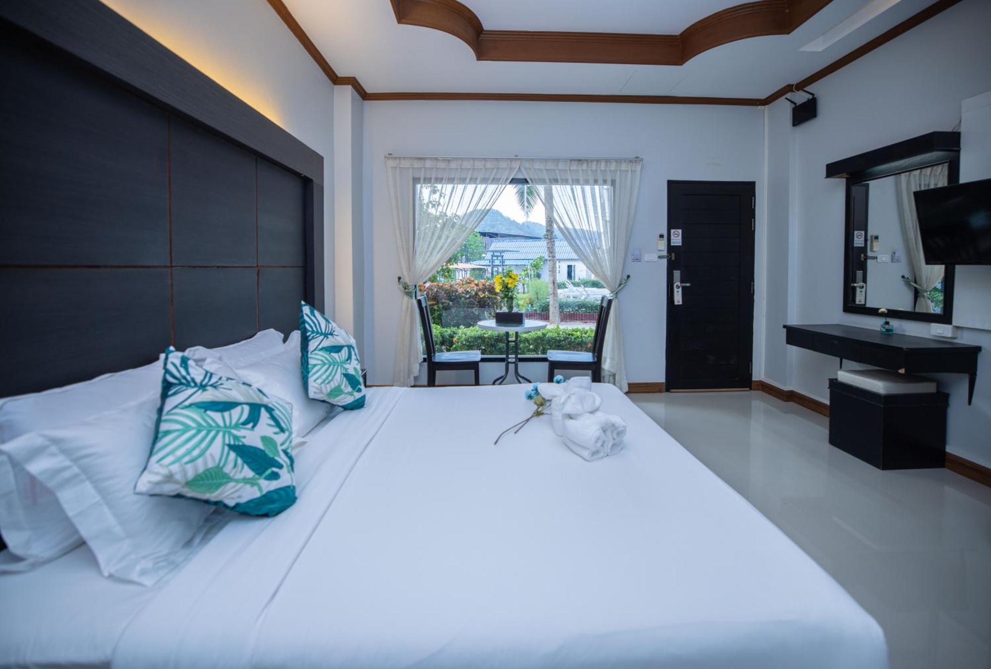 Blue Carina Hotel Phuket Екстериор снимка